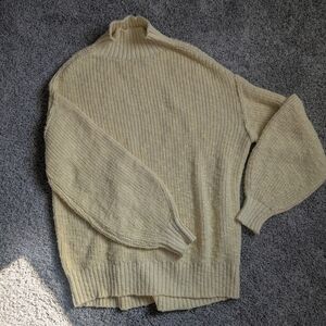 NWT Aerie Mockneck Sweater Pale Yellow